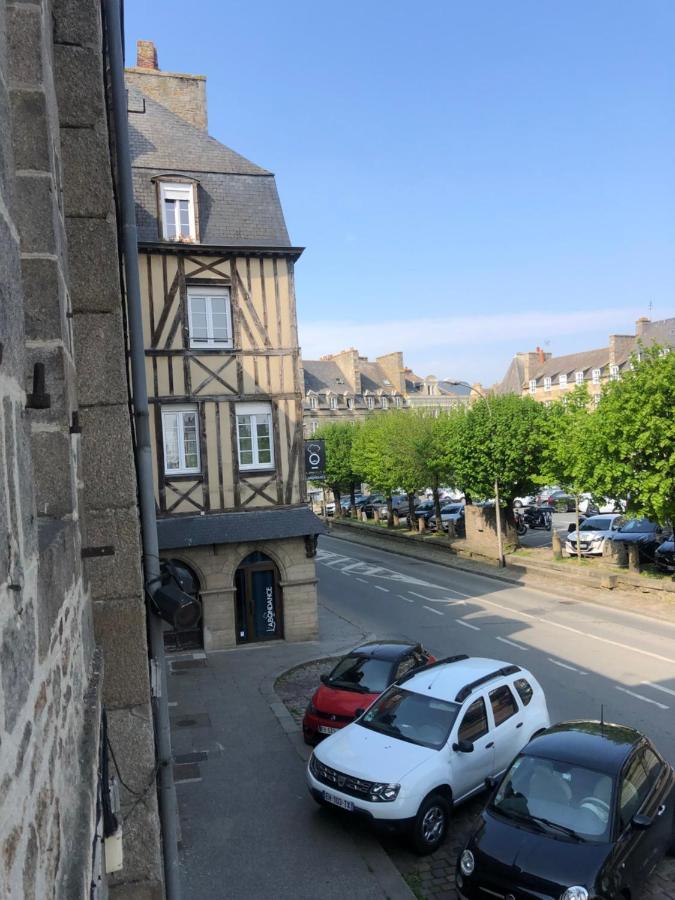 L'aparthe - Vue Sur La Place Du Marche * Dinan