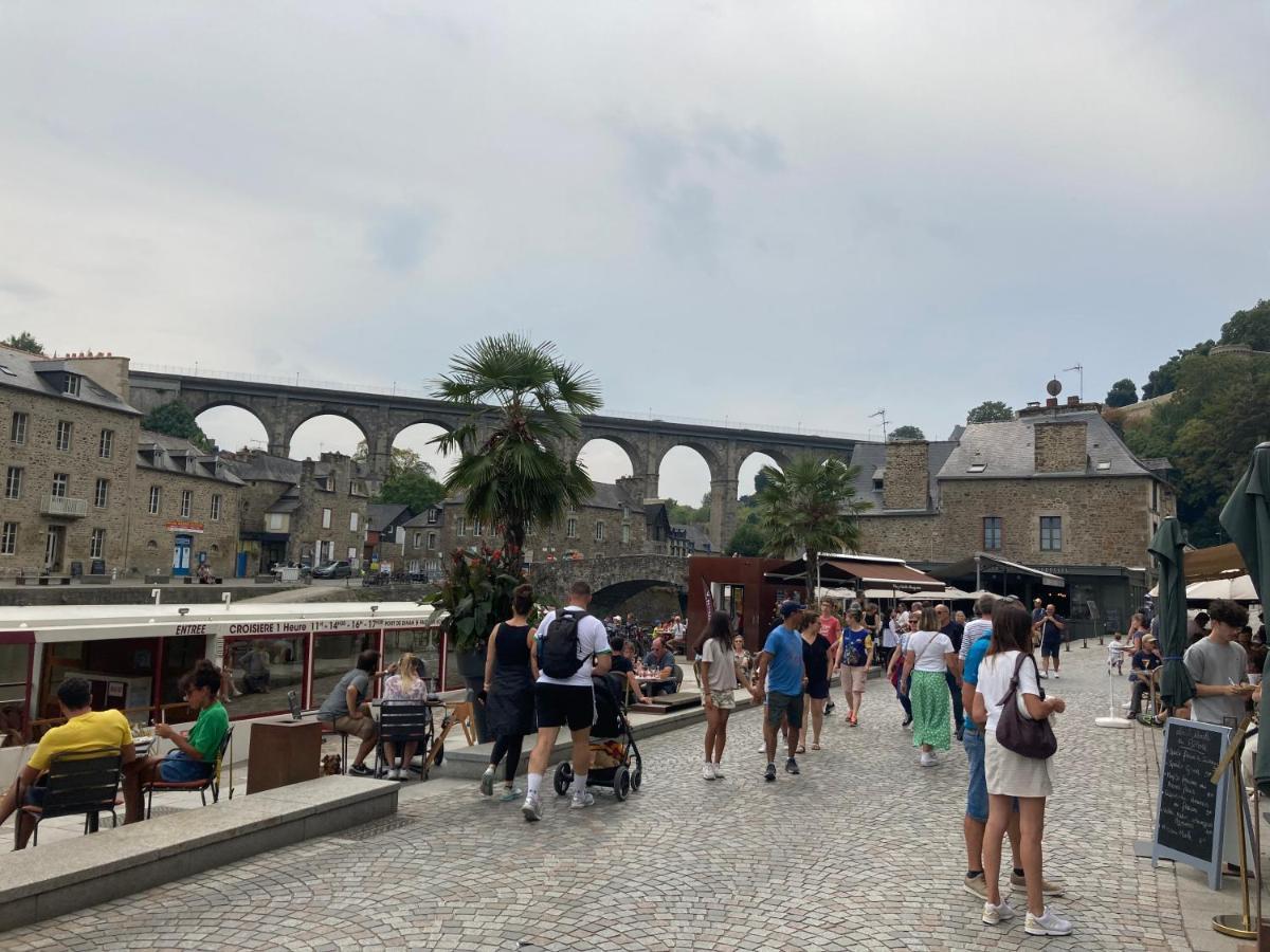 L'aparthe - Vue Sur La Place Du Marche * Dinan